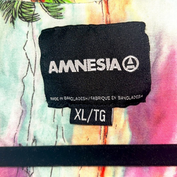 Tropical Button Up - Picture 2 of 3